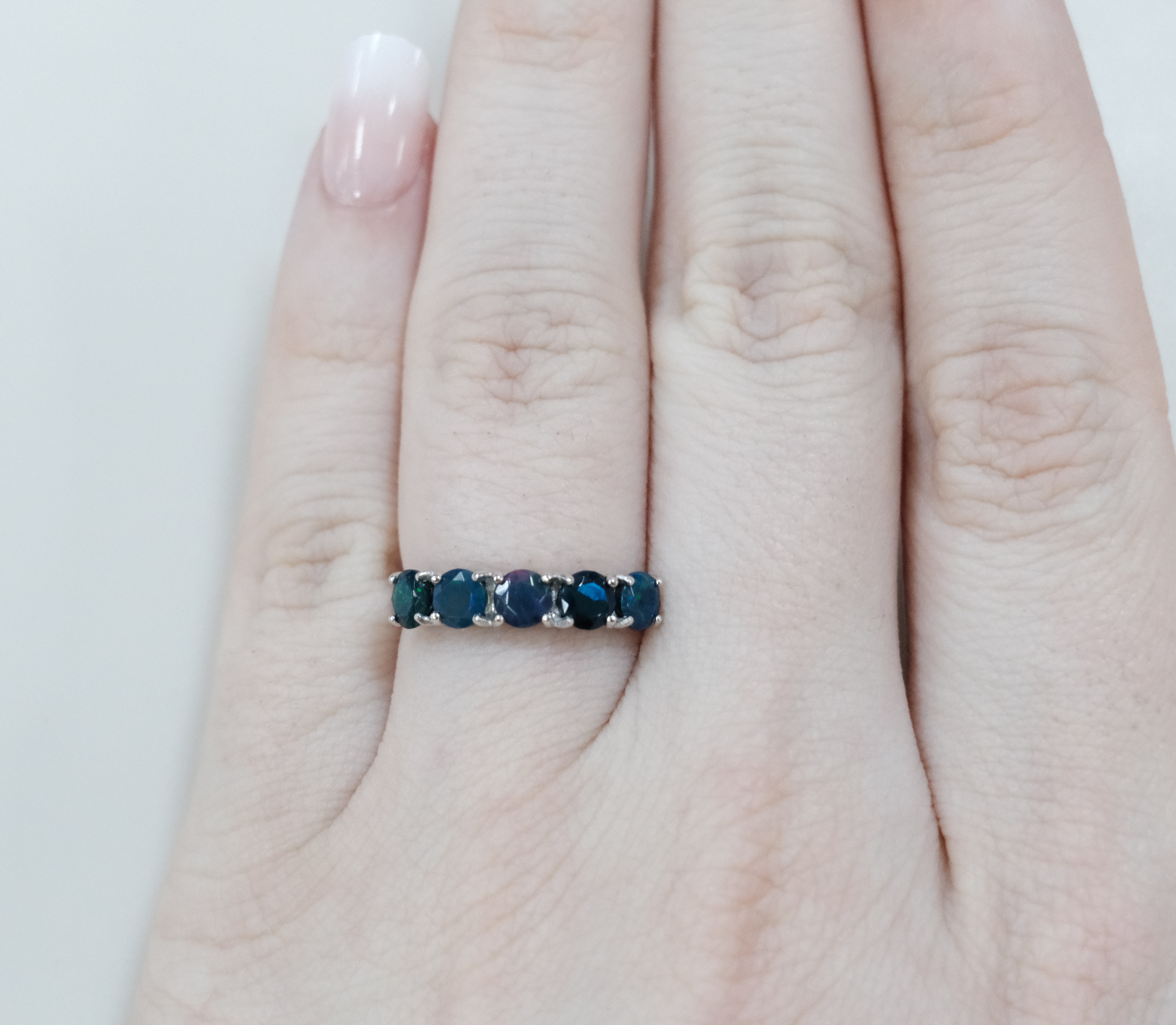 Серебряное кольцо с опалами Арлекин